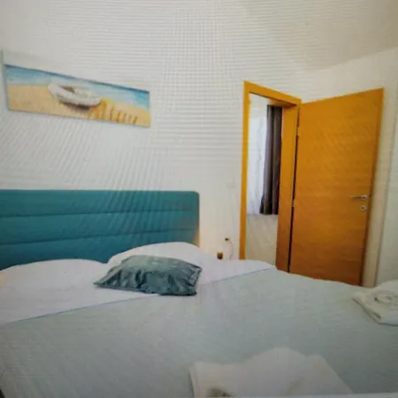 Modernly Decorated House In 아파트 *