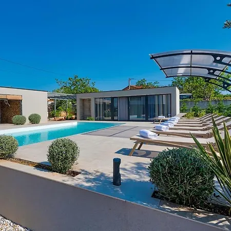 아파트 Modernly Decorated House In