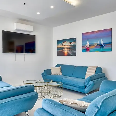 Modernly Decorated House In *