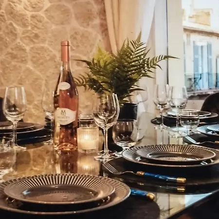Modernly Decorated House In 풀라