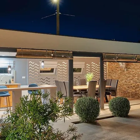 Modernly Decorated House In 아파트