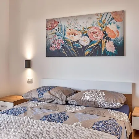 Modernly Decorated House In 아파트