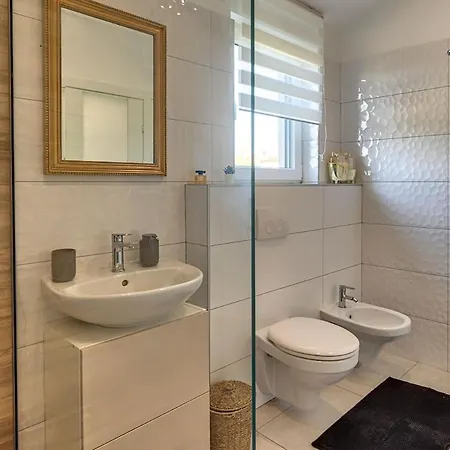 Modernly Decorated House In 아파트
